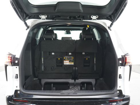 Used 2025 Toyota Sienna XSE AWD/4WD image 17