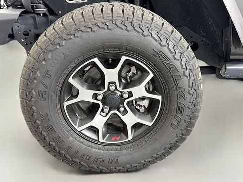 Used 2024 Jeep Gladiator Sport image 28