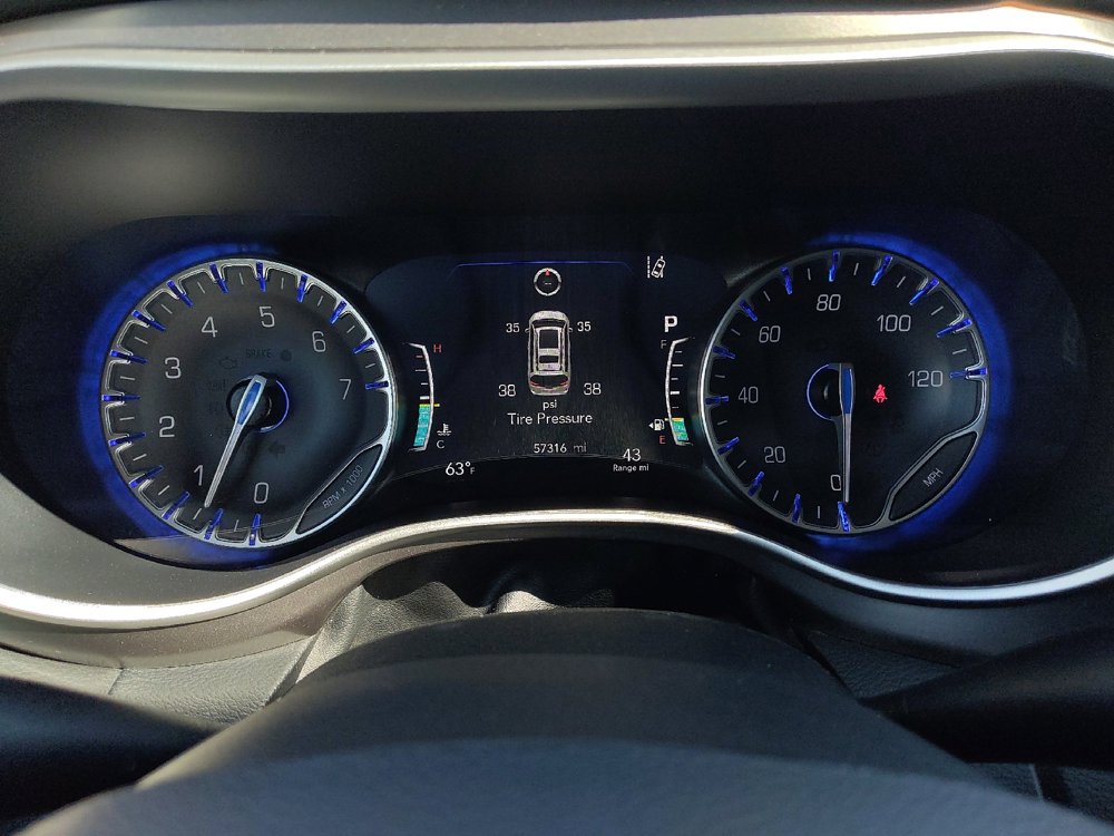 Used 2024 Chrysler Pacifica Touring-L FWD image 23