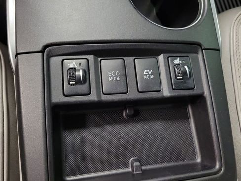 Used 2017 Toyota Camry XLE w/ Moonroof Package FWD image 16