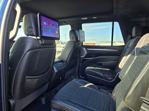 Used 2025 Cadillac Escalade Sport Platinum image 11