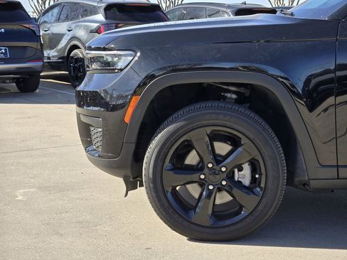 Used 2025 Jeep Grand Cherokee L Laredo RWD image 14
