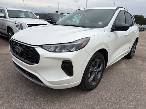 Certified 2023 Ford Escape ST-Line w/ Tech Pack #1 AWD/4WD image 6