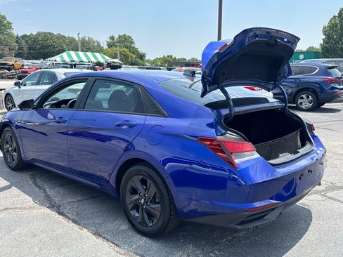 Used 2022 Hyundai Elantra SEL w/ Convenience Package FWD image 17