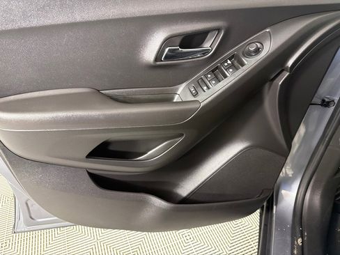 Used 2019 Chevrolet Trax LT w/ LT Convenience Package FWD image 7