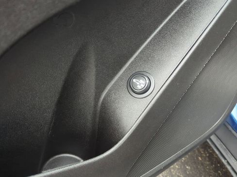 Used 2020 Chevrolet Equinox LT image 18