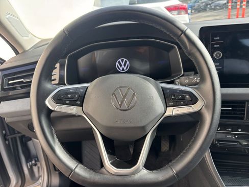 Used 2025 Volkswagen Jetta SE image 28