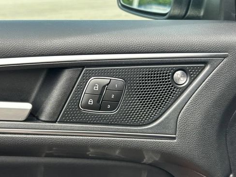 Used 2019 Ford Edge Titanium w/ Equipment Group 301A AWD/4WD image 20