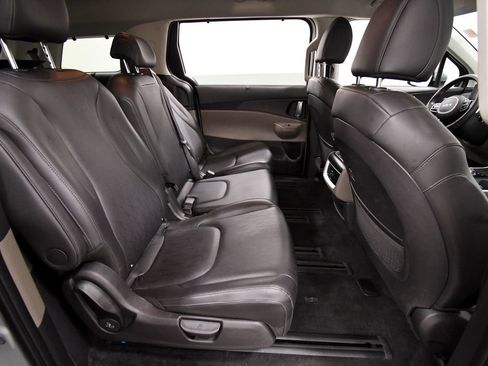 Certified 2026 Kia Carnival EX FWD image 17