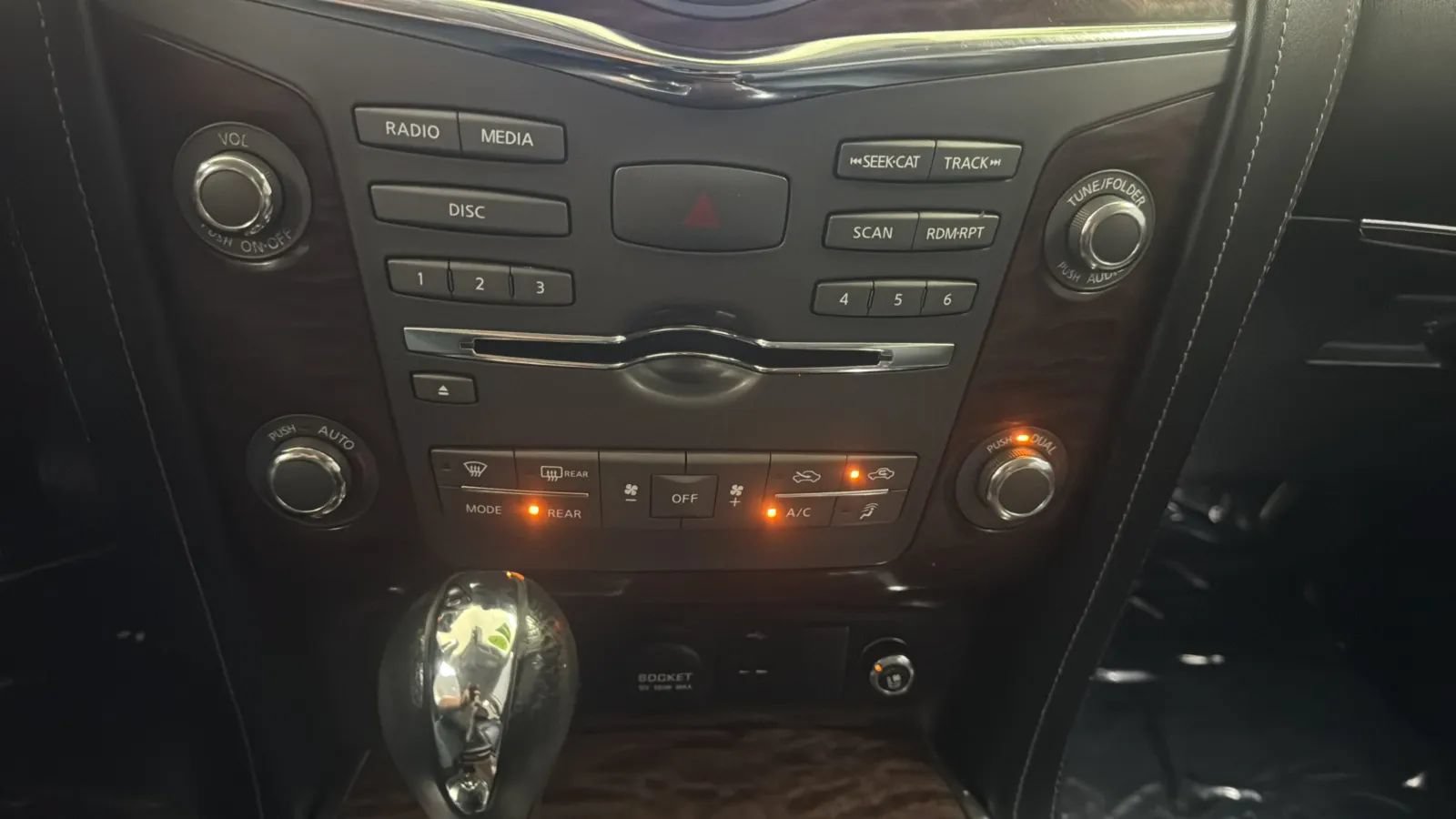 Used 2018 Nissan Armada Platinum RWD image 15