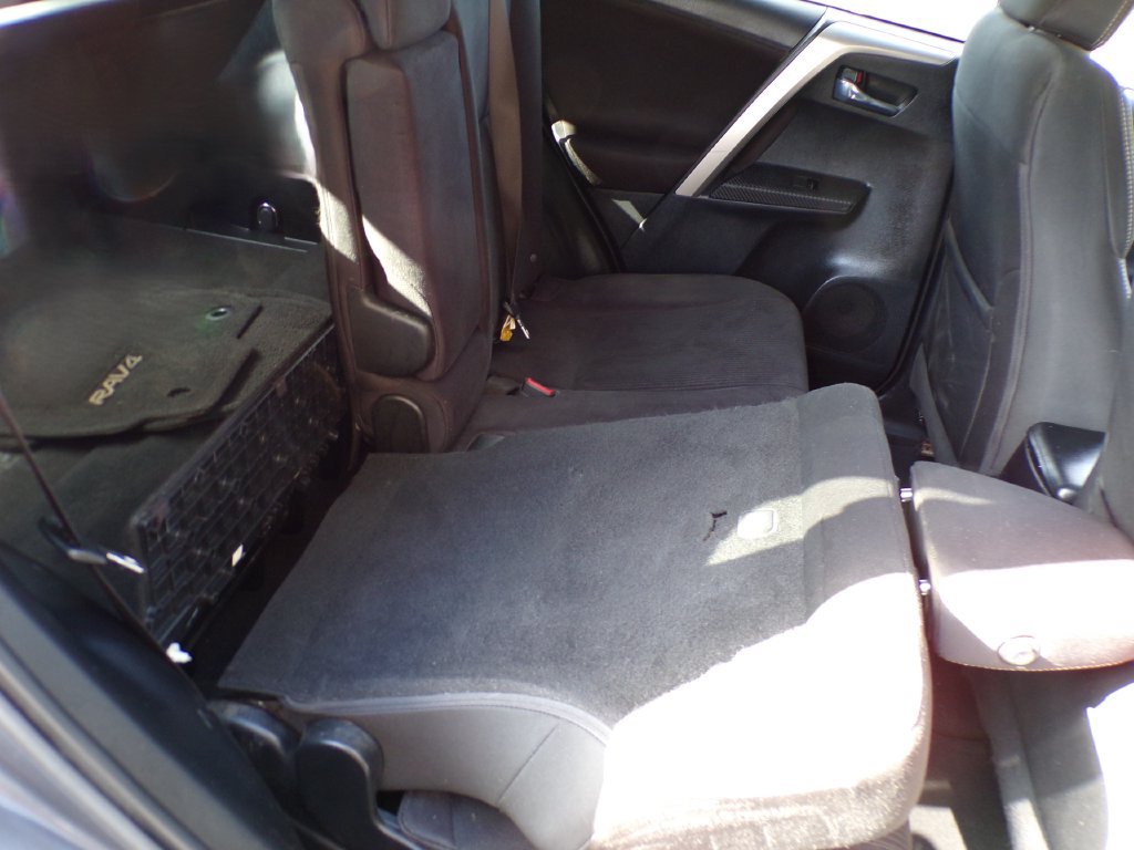 Used 2015 Toyota RAV4 XLE w/ Four Season Floor Mat Package AWD/4WD image 14