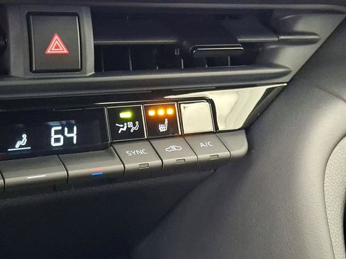 Certified 2024 Toyota Crown AWD/4WD image 11