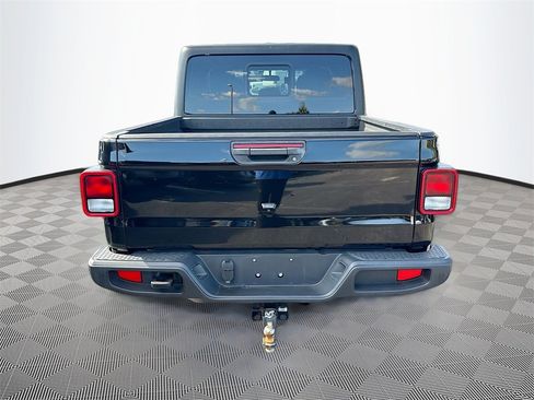Used 2023 Jeep Gladiator Sport image 7