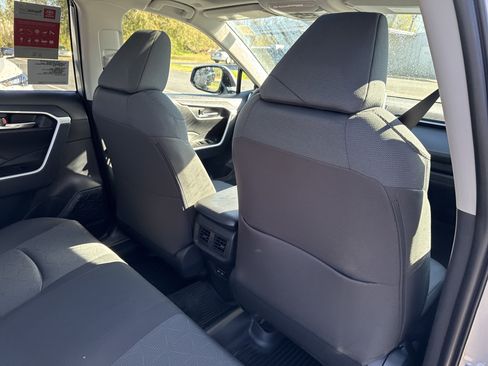 New 2025 Toyota RAV4 XLE w/ Convenience Package AWD/4WD image 31