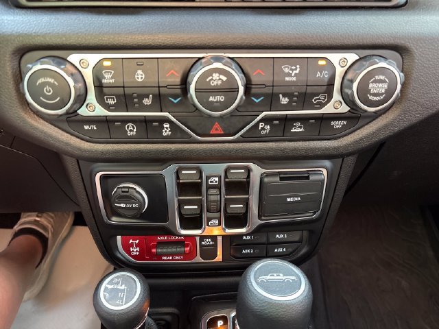 Used 2025 Jeep Gladiator Sport AWD/4WD image 15