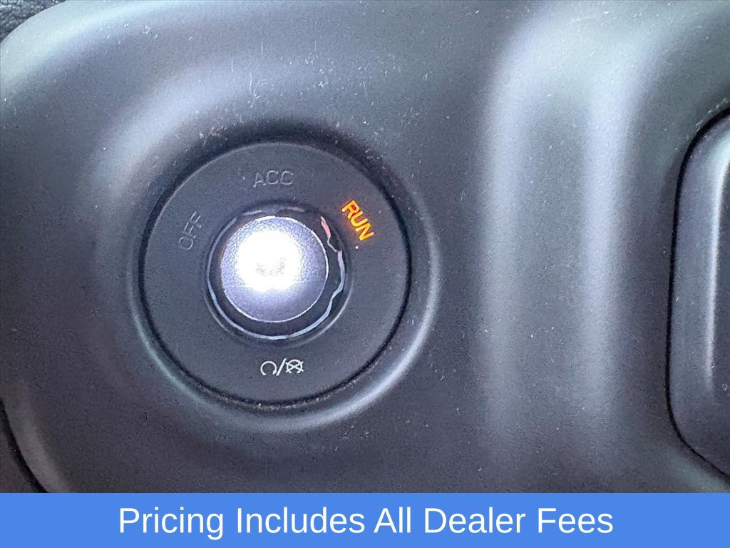 Used 2018 Jeep Wrangler Unlimited Sahara AWD/4WD image 11