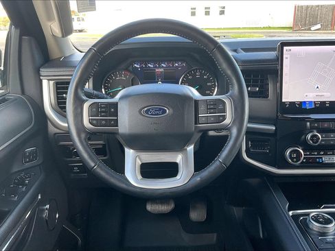 Used 2024 Ford Expedition XLT RWD image 5