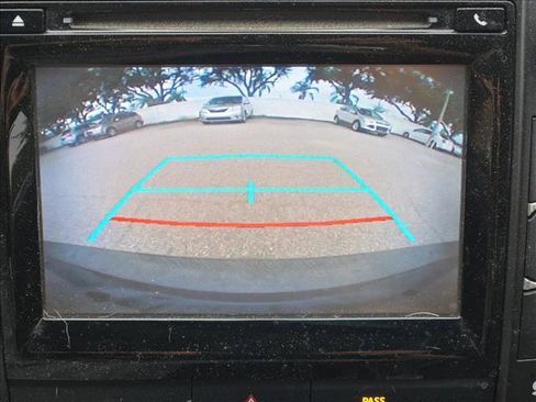 Used 2015 Toyota Camry SE w/ Moonroof Package FWD image 12