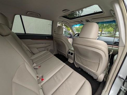 Used 2014 Subaru Outback 2.5i Limited w/ Moonroof Package AWD/4WD image 10