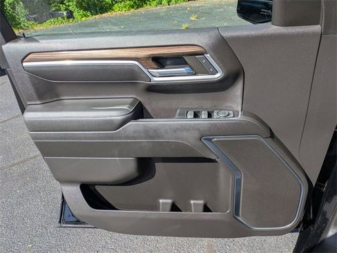 Used 2022 Chevrolet Silverado 1500 LT image 11