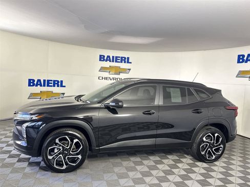 Used 2024 Chevrolet Trax RS w/ Driver Confidence Package image 2