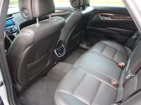 Used 2014 Cadillac XTS Luxury image 25