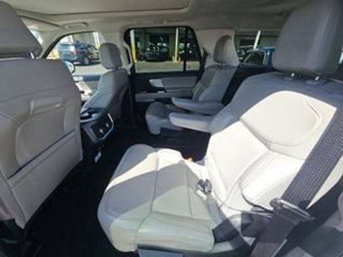 Used 2025 Ford Expedition Active AWD/4WD image 12