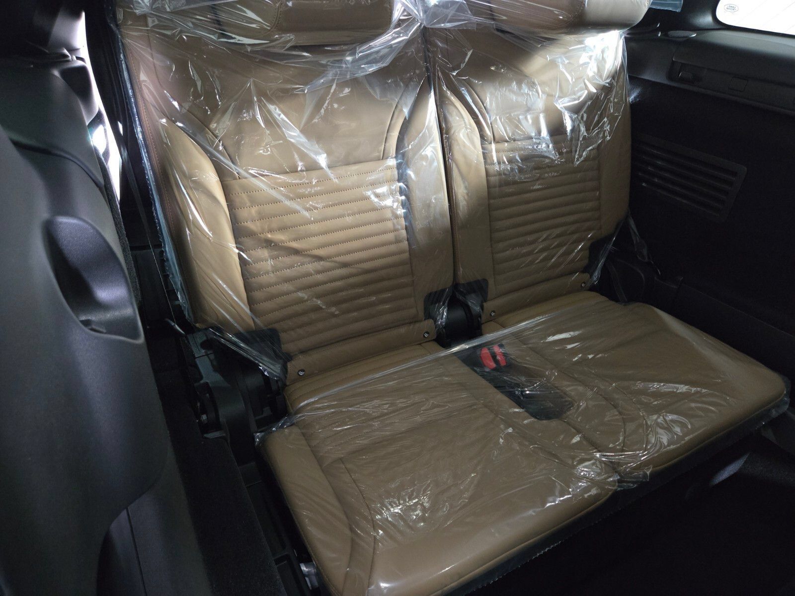 New 2026 Land Rover Discovery Limited Edition AWD/4WD image 18
