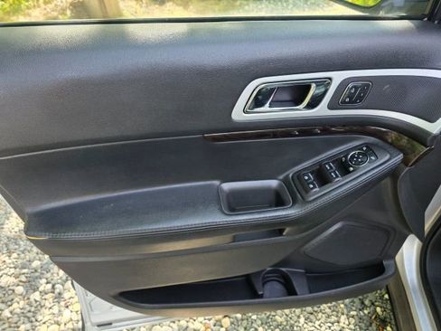Used 2014 Ford Explorer Limited w/ Equipment Group 302A AWD/4WD image 11