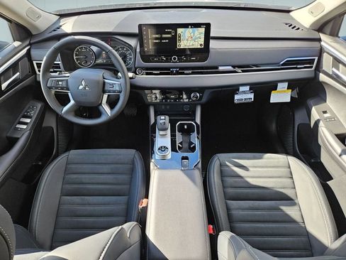 Used 2025 Mitsubishi Outlander Trail Edition image 29