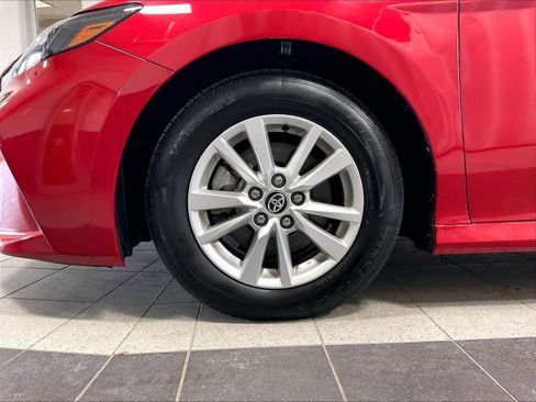 Used 2025 Toyota Camry LE image 7