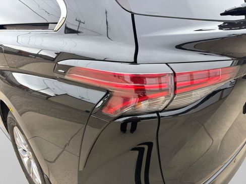 Certified 2022 Toyota Sienna XLE w/ XLE Plus Package FWD image 20