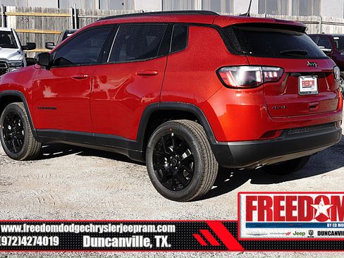 New 2026 Jeep Compass Latitude image 3