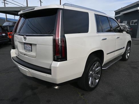 Used 2015 Cadillac Escalade Luxury image 5