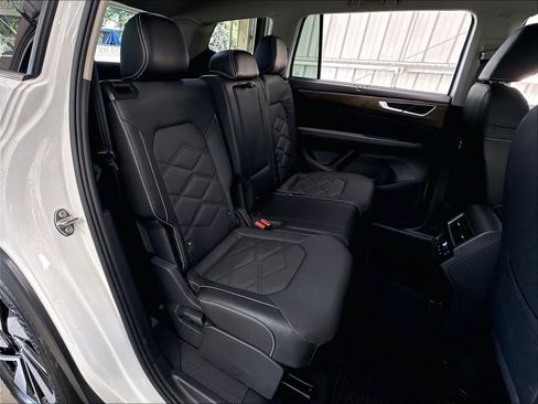 Used 2025 Volkswagen Atlas SE AWD/4WD image 28