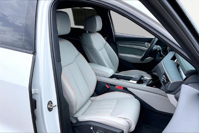 Used 2024 Audi Q8 e-tron Prestige AWD/4WD image 7