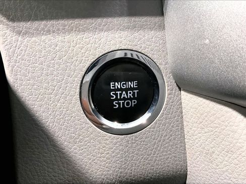 Used 2018 Toyota Highlander Limited FWD image 34