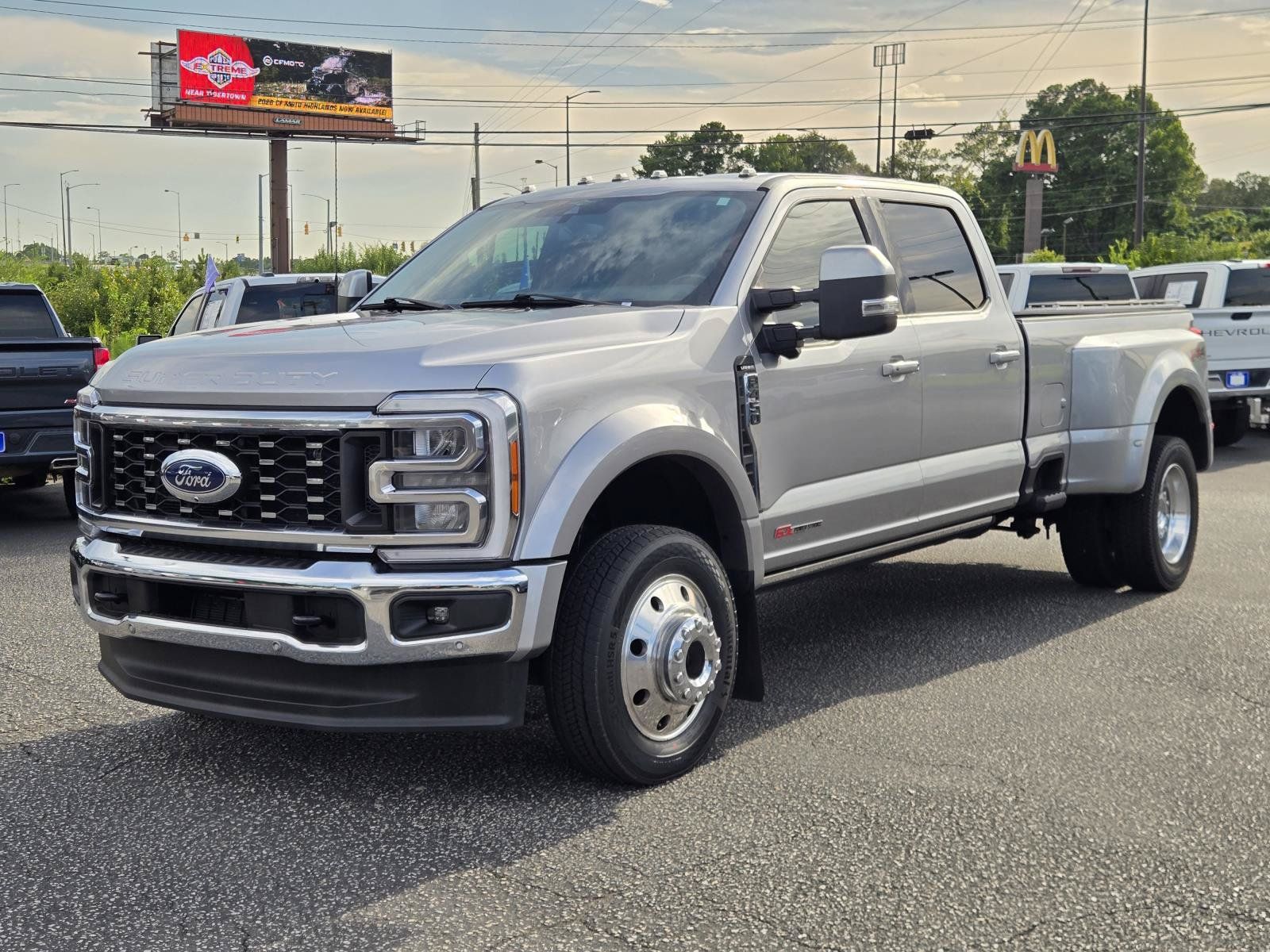 Used 2023 Ford F450 Lariat w/ Lariat Ultimate Package AWD/4WD image 2