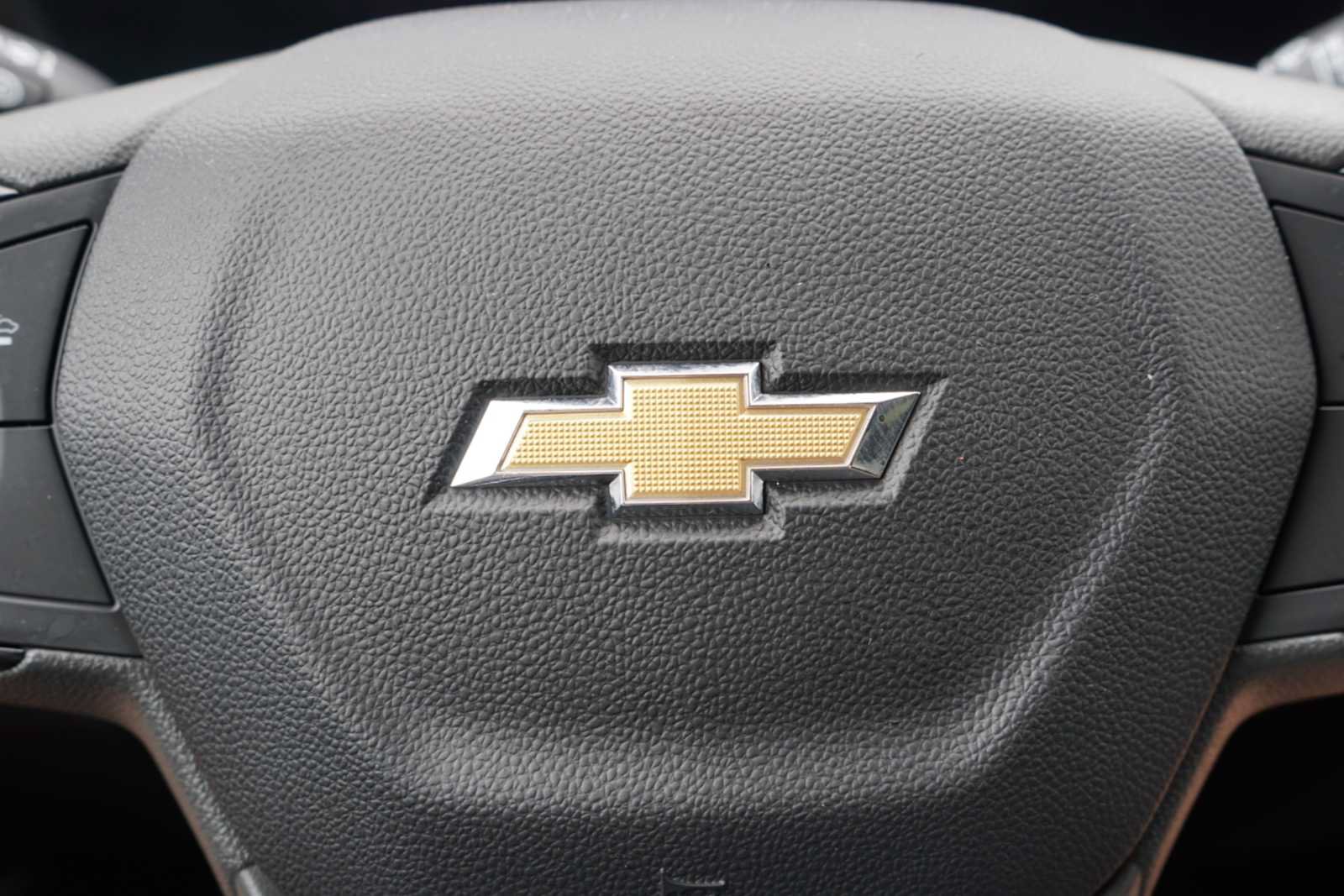 Used 2025 Chevrolet Trax LT FWD image 12