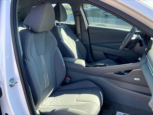 Used 2025 Hyundai Elantra Sport image 7