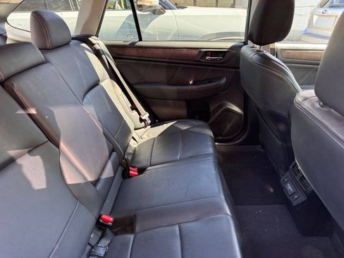 Used 2018 Subaru Outback 2.5i Limited w/ Popular Package #2 AWD/4WD image 9