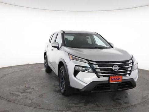 Used 2025 Nissan Rogue SV FWD image 3