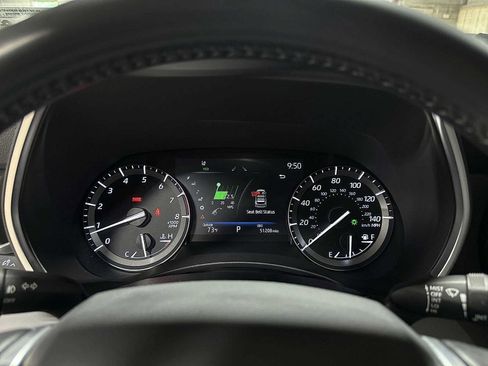 Used 2021 Toyota Highlander XLE AWD/4WD image 34