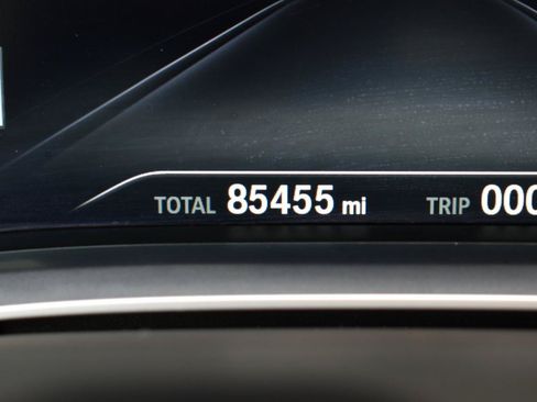 Used 2019 BMW 750i w/ Executive Package RWD image 18