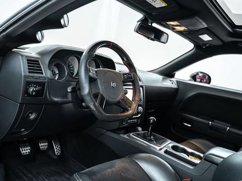 Used 2009 Dodge Challenger SRT8 w/ SRT Option Group II RWD image 18