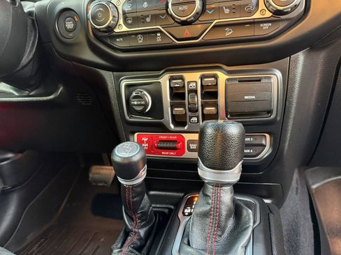 Used 2018 Jeep Wrangler Unlimited Rubicon AWD/4WD image 14