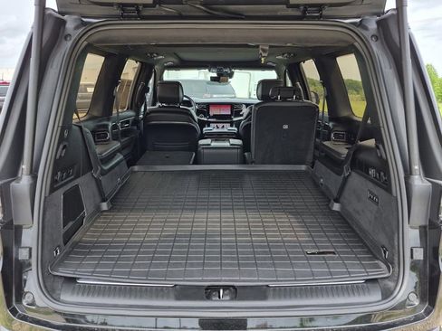 Used 2022 Jeep Grand Wagoneer Series II AWD/4WD image 9
