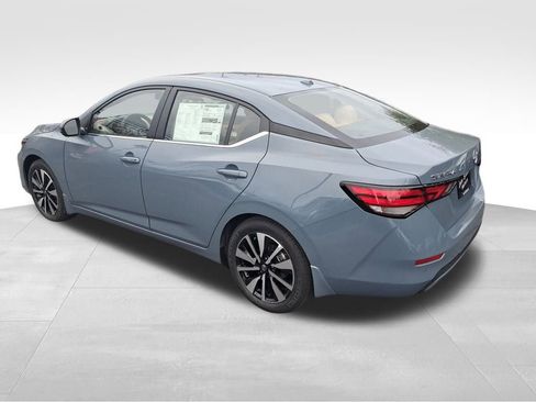 Used 2025 Nissan Sentra SV w/ SV Premium Package image 3