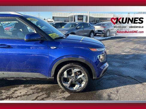 Used 2025 Hyundai Venue SEL image 14