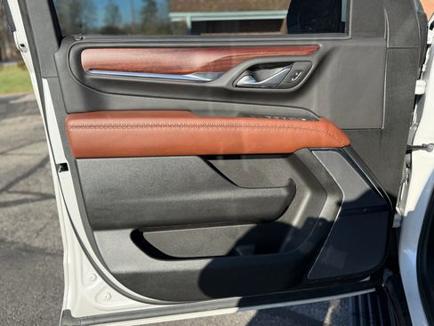 Used 2023 GMC Yukon Denali Ultimate w/ LPO, Floor Liner Package AWD/4WD image 12